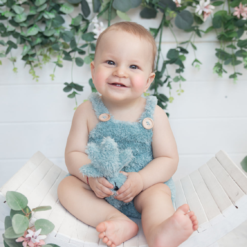 Sitting up baby photo shoot