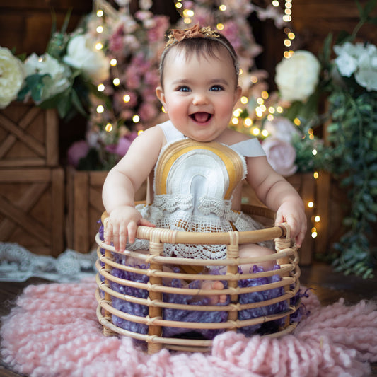 Sitting up baby photo shoot