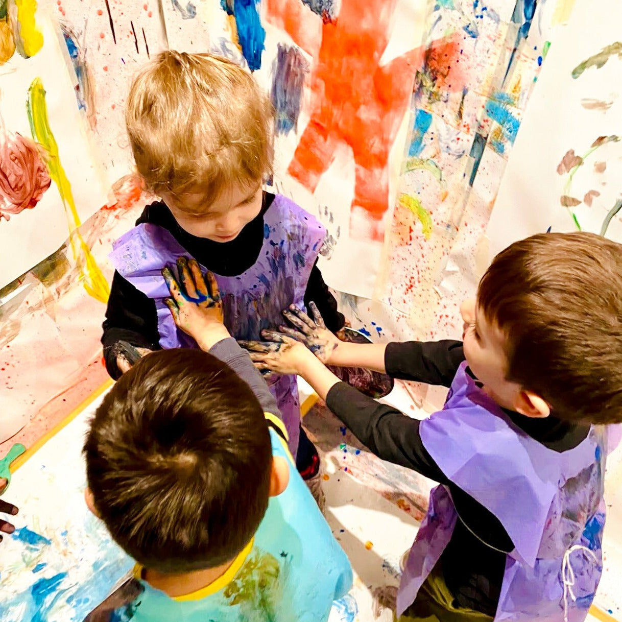 A color party for children: free games with paint and art therapy