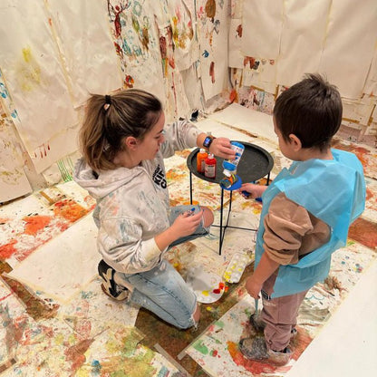 A color party for children: free games with paint and art therapy