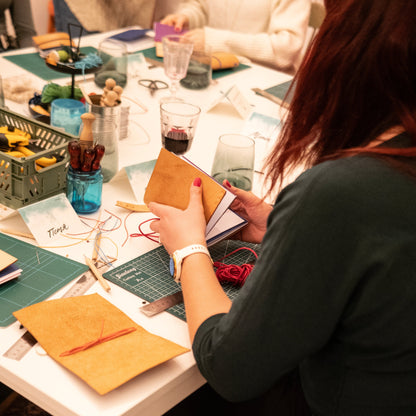 Workshop for a diy standard leather notebook