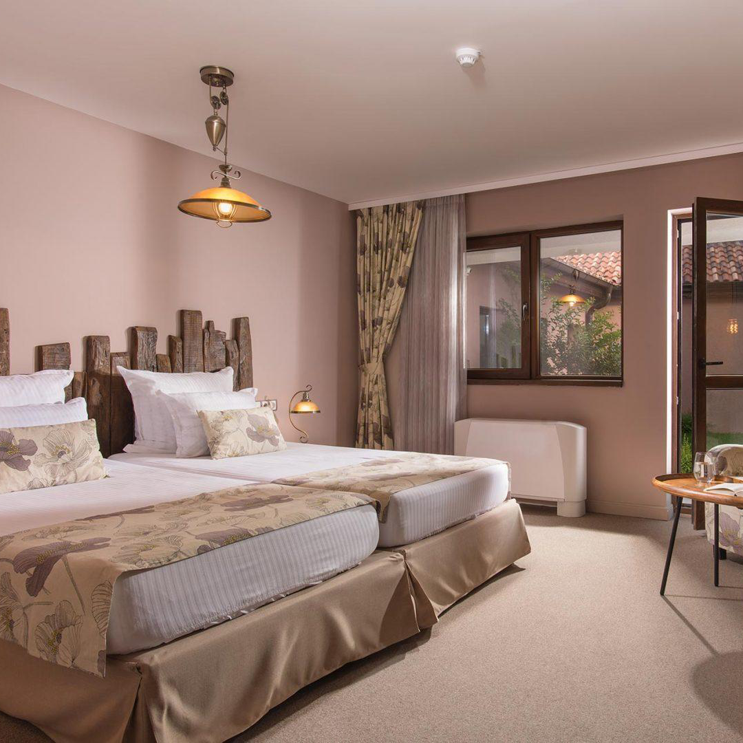 Wine tour and gourmet for two in a boutique winery Zaara Estate