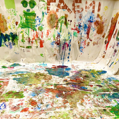 A color party for children: free games with paint and art therapy