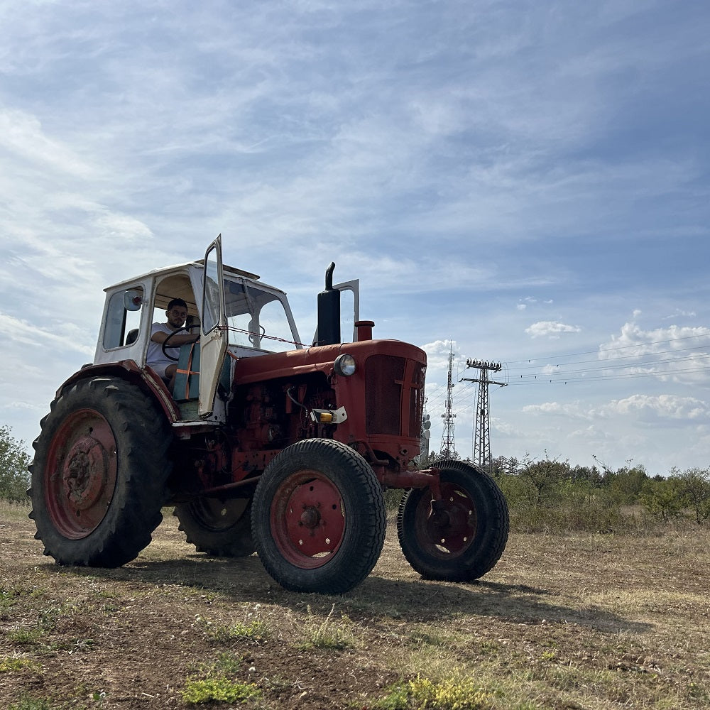 Driving a tractor on your own. Veliko Tarnovo and Arbanassi