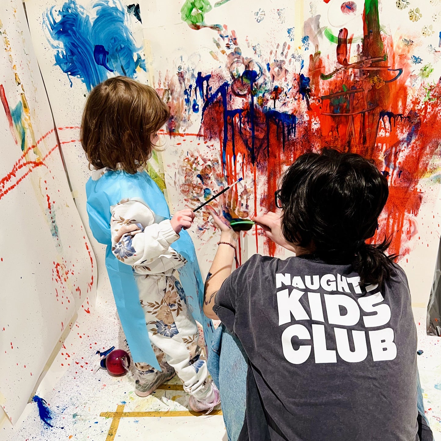 A color party for children: free games with paint and art therapy