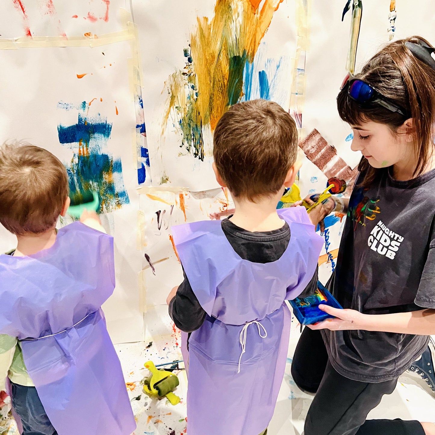 A color party for children: free games with paint and art therapy