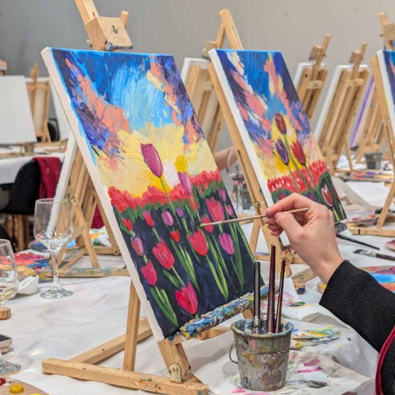 Painting and prosecco in Sofia – An art experience with a professional artist