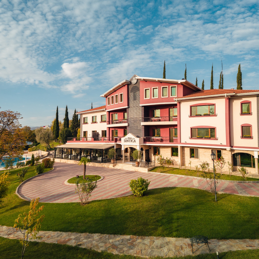 The wine behind the scenes. Two days of wine, relax and adventure for two