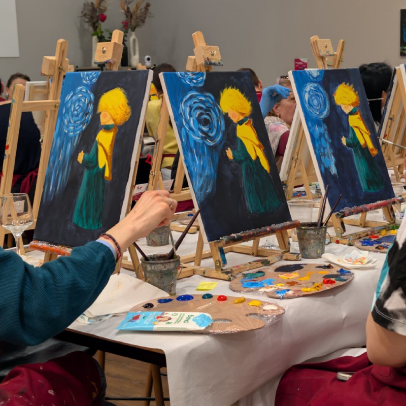 Painting and prosecco in Sofia – An art experience with a professional artist