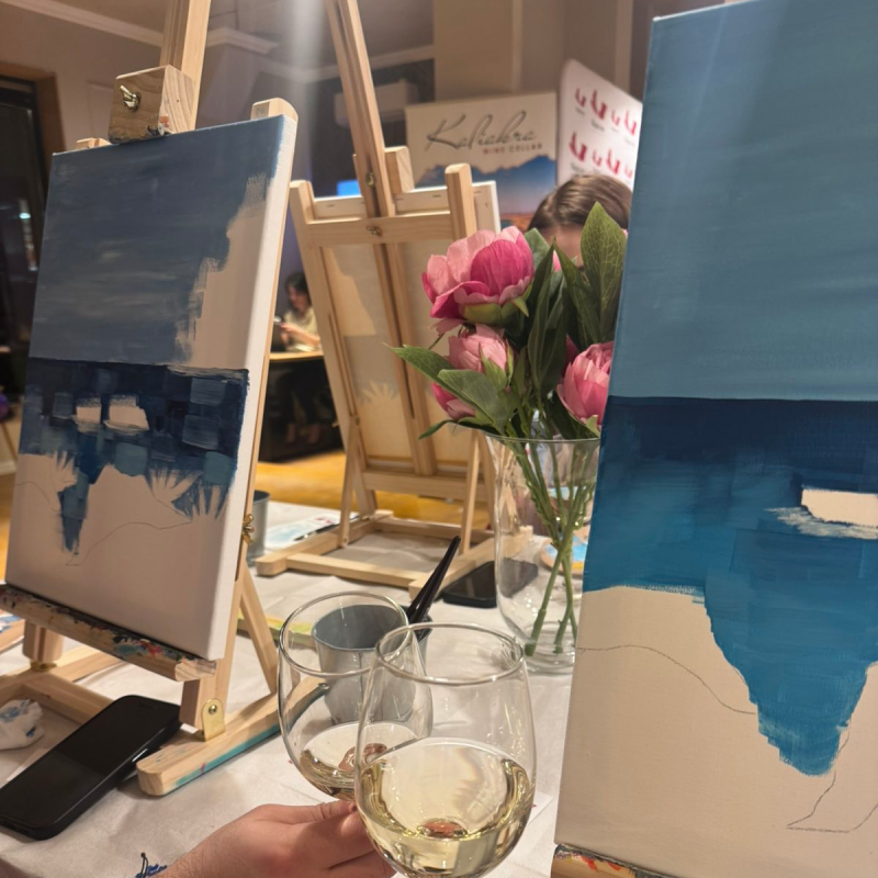 Painting and wine in Varna – Create your own painting