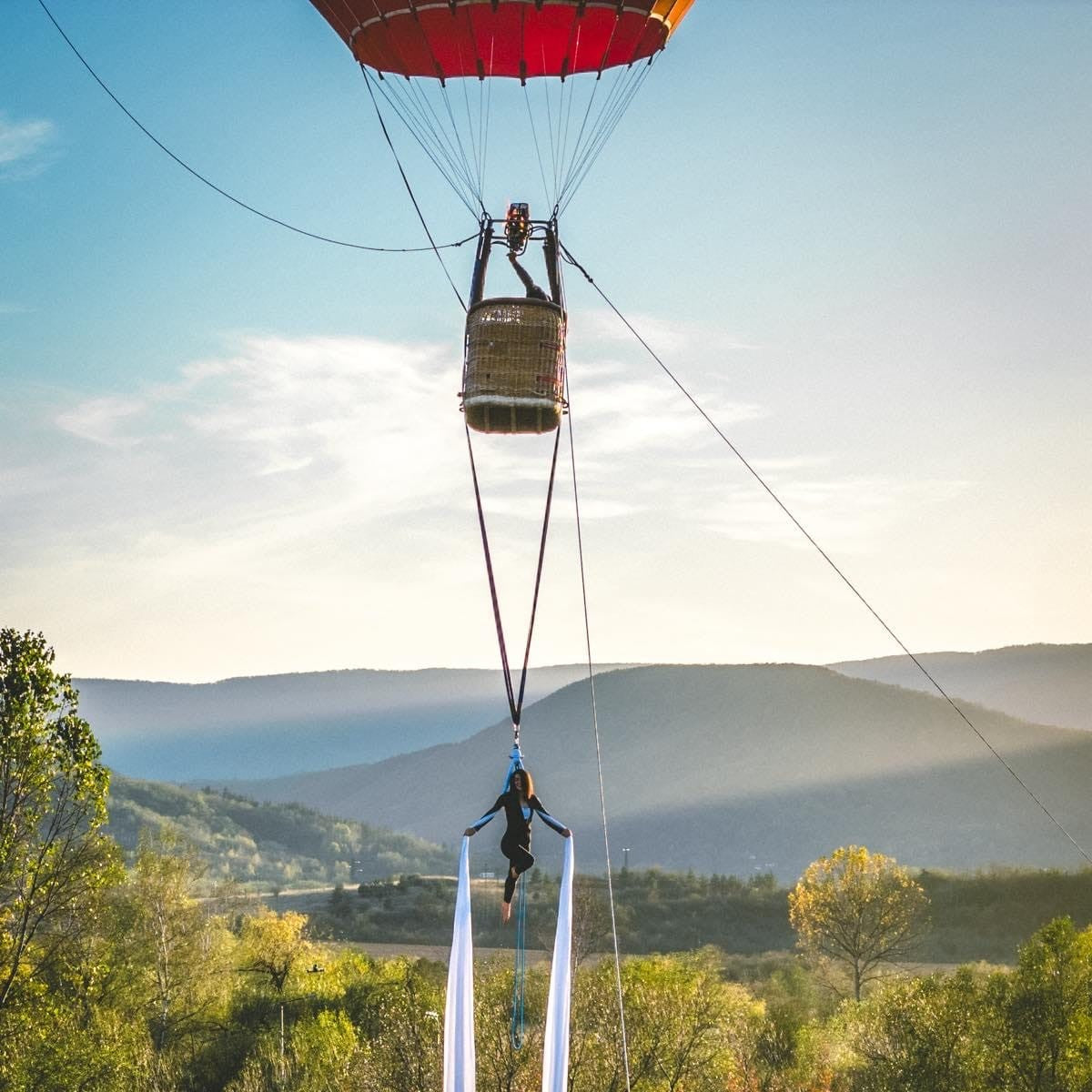 Celebrate love and wine with a panoramic balloon ascent and wine tasting