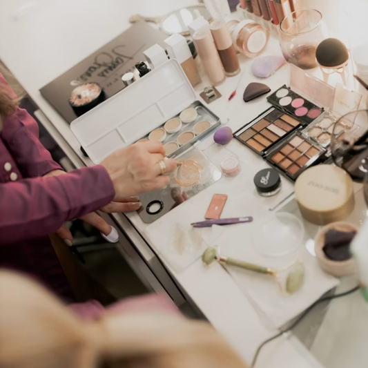 Beauty makeup trends: colors, textures and techniques