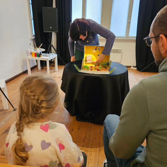 Paint like the greatest. Art class and theatrical performance for children