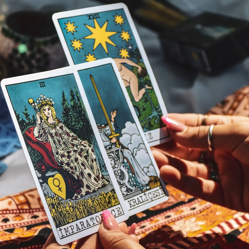Personalized tarot reading on a chosen topic