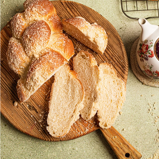 Easter cakes and dyeing eggs with natural dye