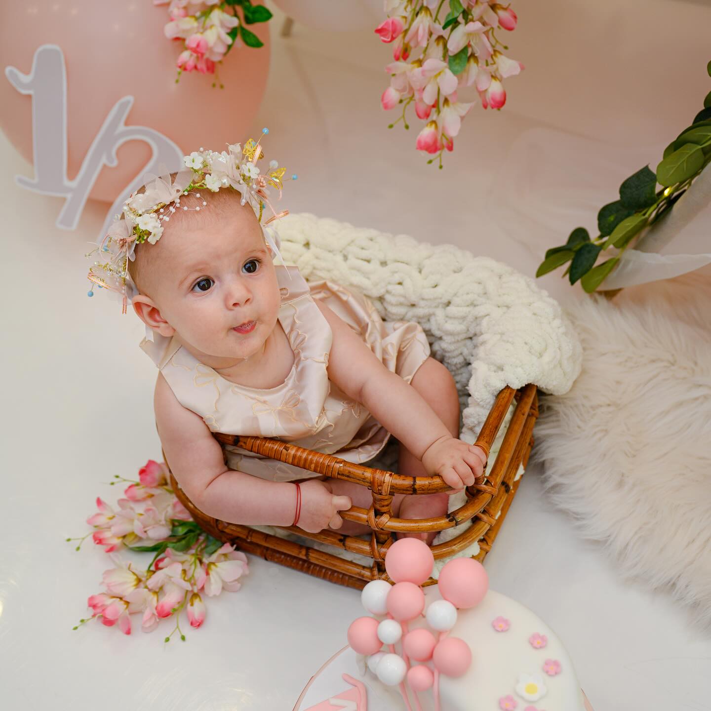 Thematic holiday photoshoot – Memories wrapped in joy