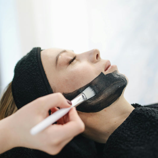 Холивудски въглероден пилинг за лице