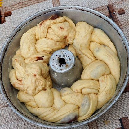 Easter bread culinary workshop for four. Sadovo