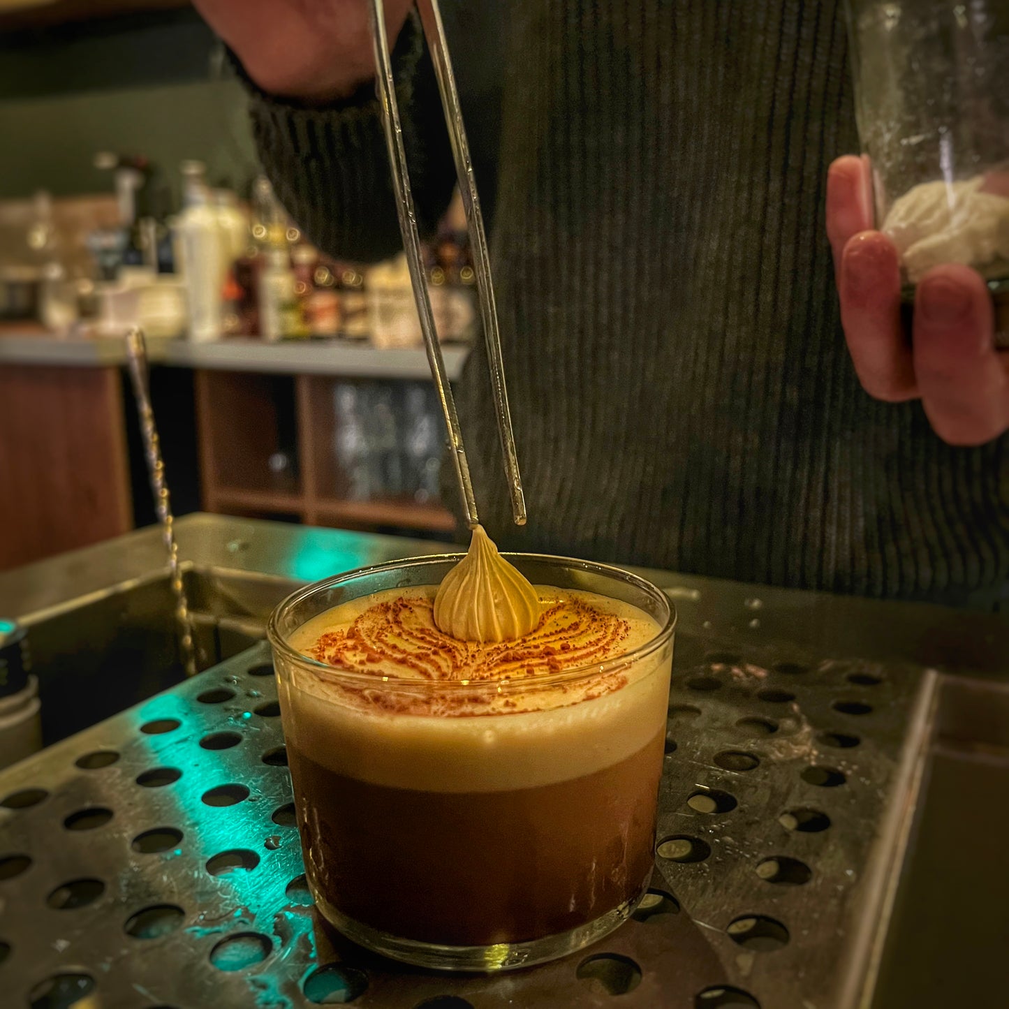 Shake, sip, laugh, repeat! - Professional cocktail course for friends