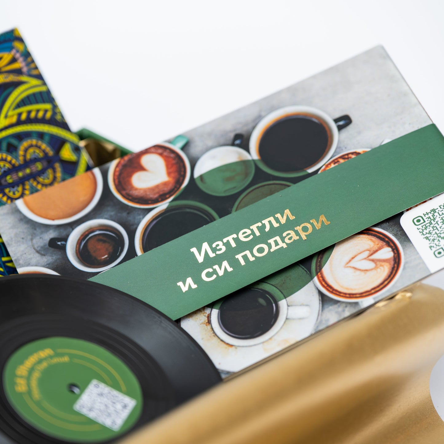 Kiss me. Luxury gift box for bohemian couples with wine tasting 