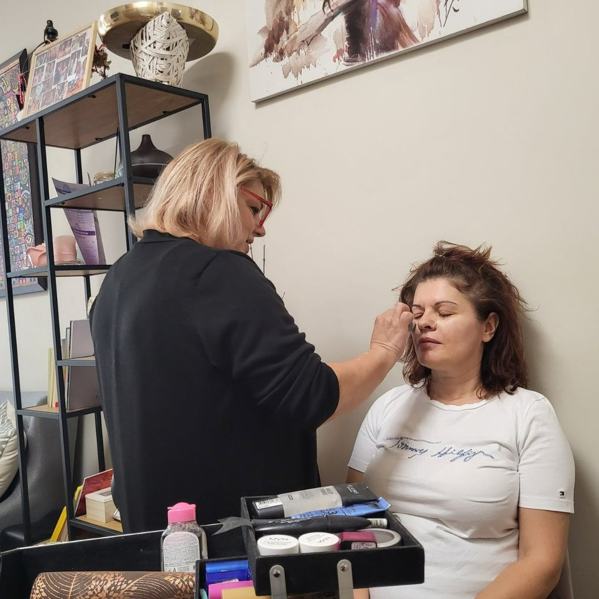 Make-up lesson with a professional make-up artist