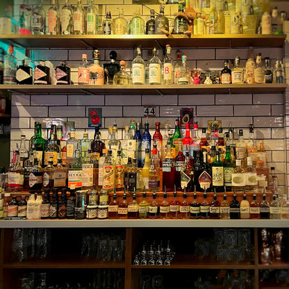 Shake, sip, laugh, repeat! - Professional cocktail course for friends