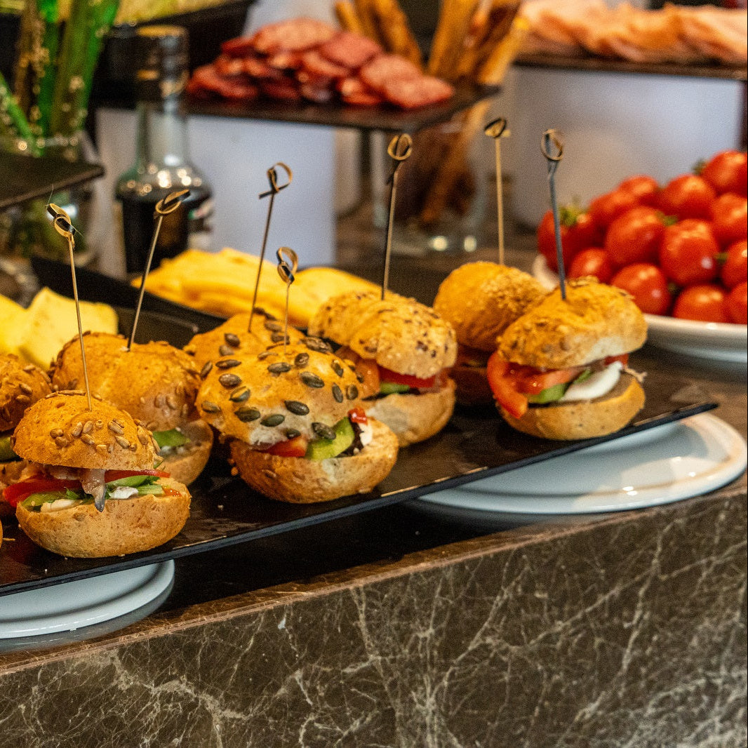 therme-banya-brunch-sandvichi