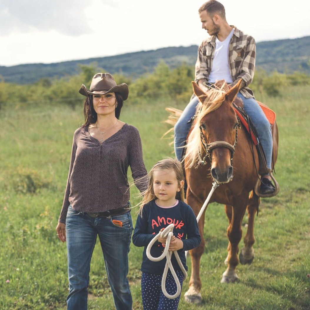 Romance ... on saddles! Horse riding for two