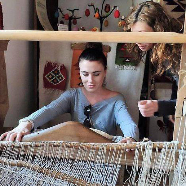 Workshop on weaving in the valley of roses with coffee tasting