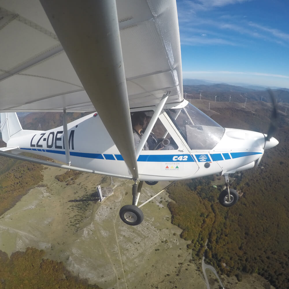 Individual practical course in piloting a plane. High into the sky!