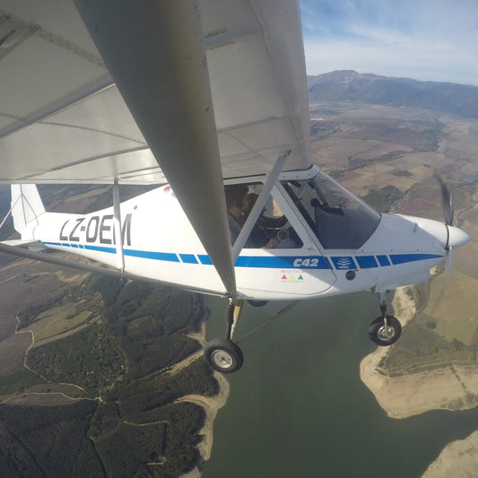 Individual practical course in piloting a plane. High into the sky!