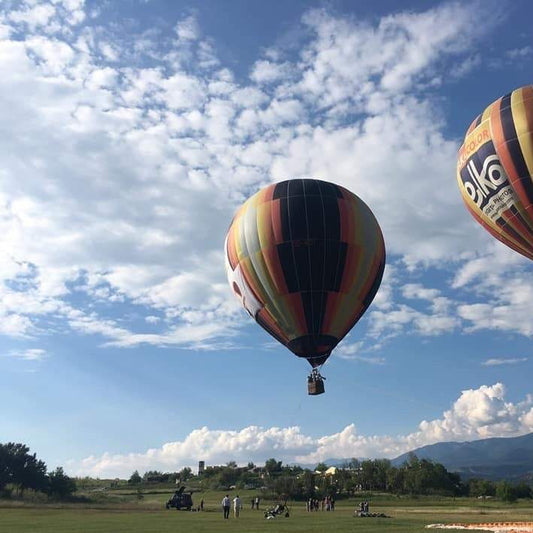 Individual balloon ascent in a group, video filming and sparkling wine