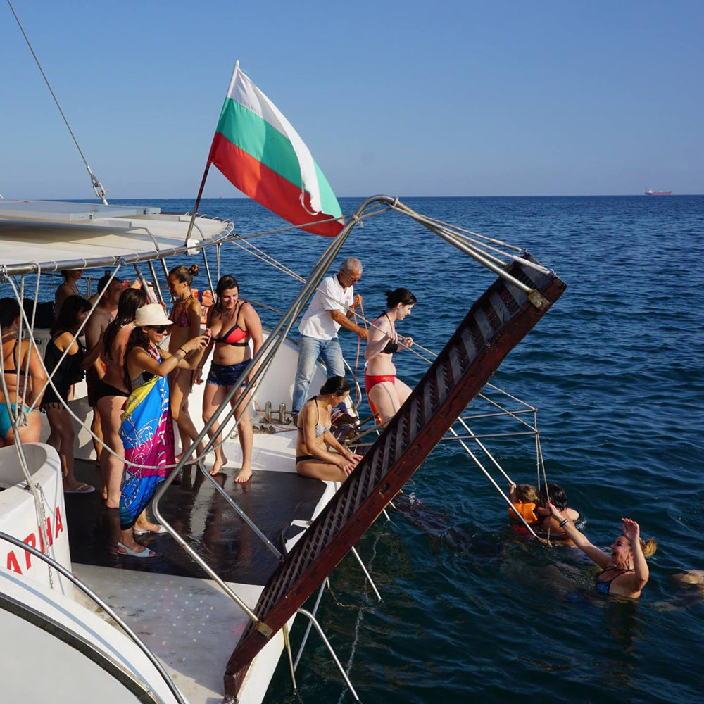 Feel all the pleasures of the sea in a day with banana yacht party. Varna