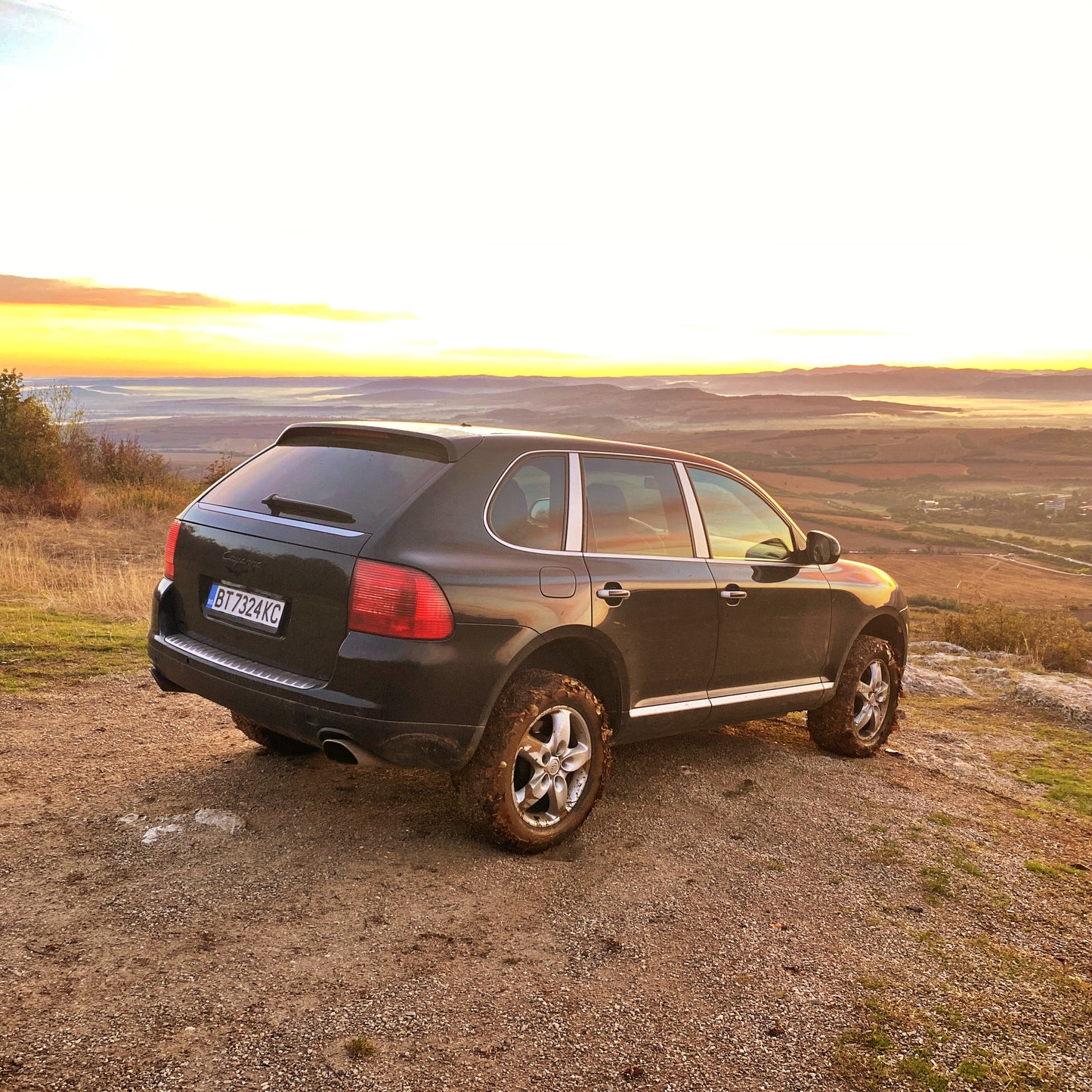 Exclusive off-road adventure with Porsche Cayenne jeep. Veliko Tarnovo