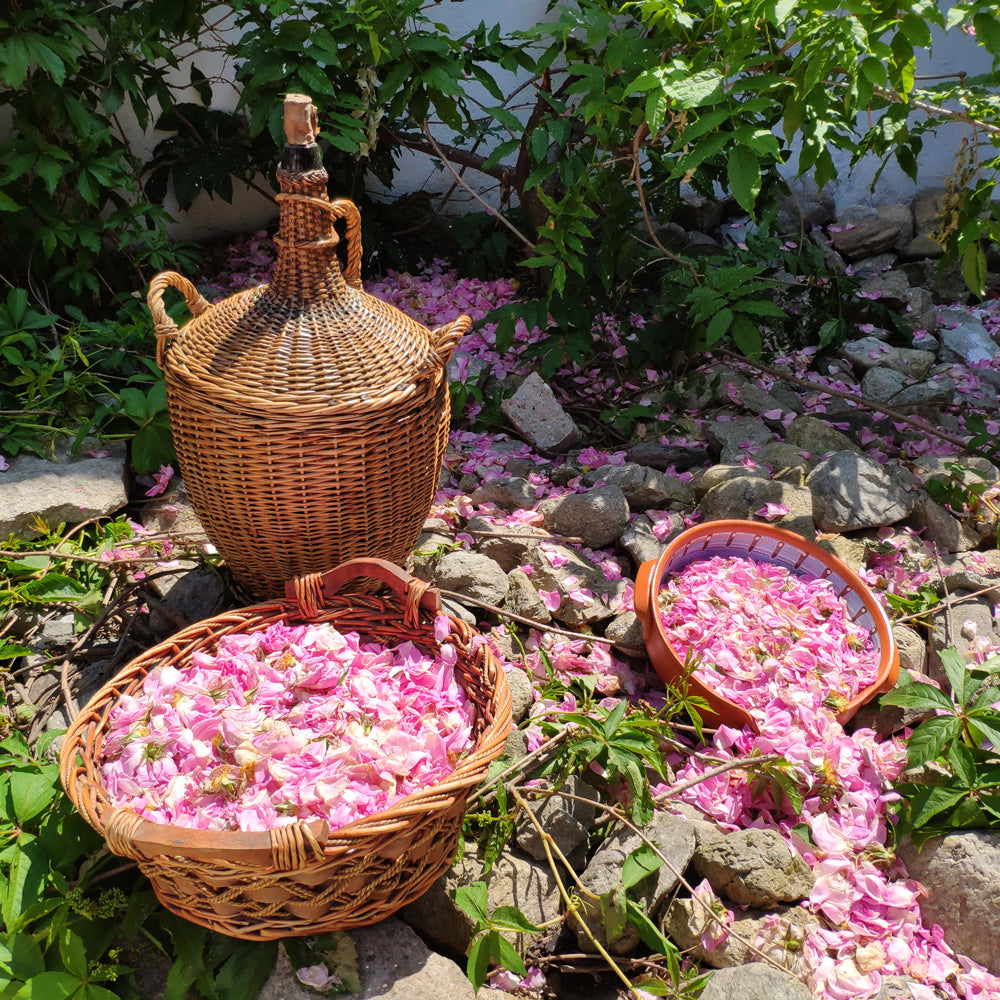 Workshop on weaving in the valley of roses with coffee tasting