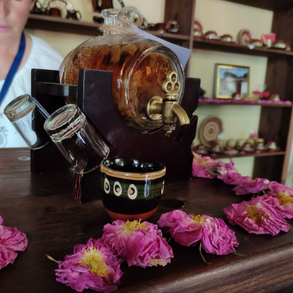 Workshop on weaving in the valley of roses with coffee tasting