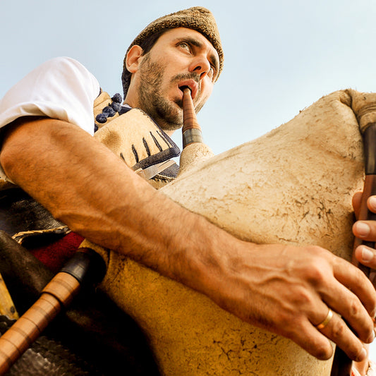 The magic of the Bulgarian music! 3 lessons in playing the bagpipe