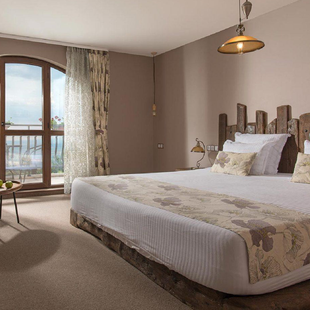 Wine tour and gourmet for two in a boutique winery Zaara Estate