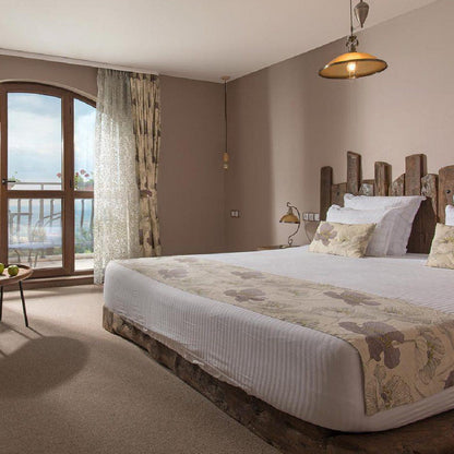 Wine tour and gourmet for two in a boutique winery Zaara Estate